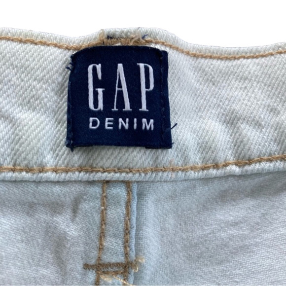 Gap high waisted white button fly stretch denim shorts. Size 27 - Picture 4 of 10